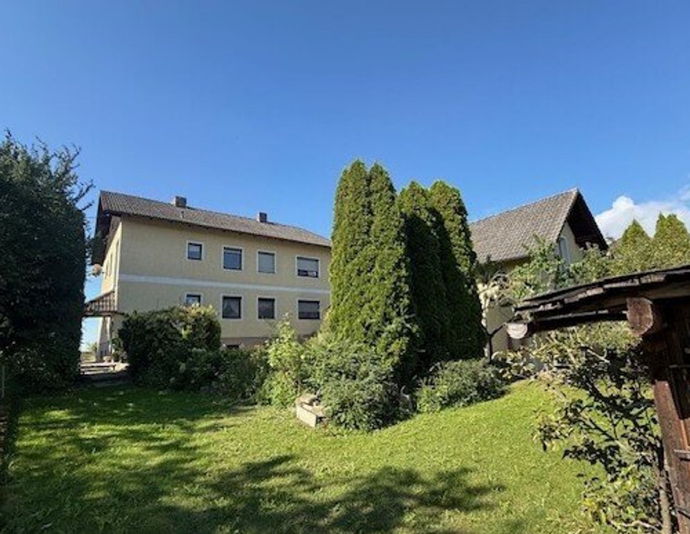 Haus - großer Grund - zwei Wohneinheiten möglich