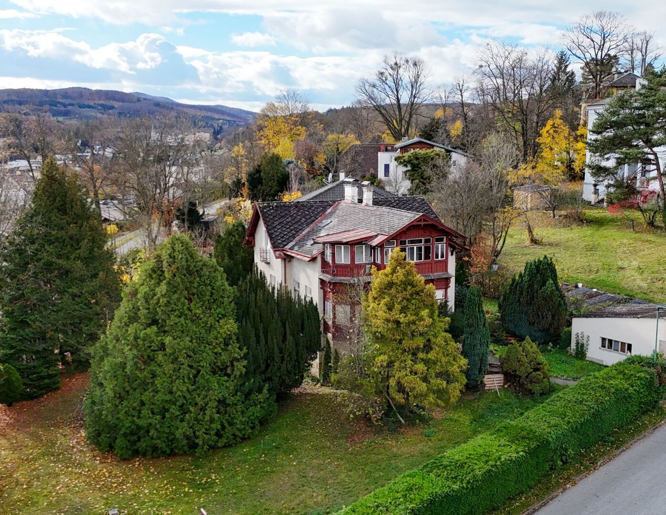 Einzigartige Wienerwaldvilla in Tullnerbach-Lawies - großzügiges Grundstück in absoluter Toplage