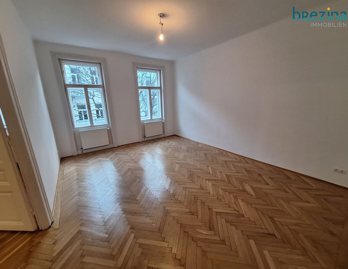 Sehr zentral und ruhig gelegen mit Balkon - Stilaltbau Weyringergasse - unbefristet