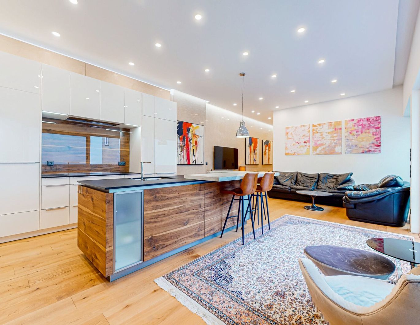 DESIGNERWOHNUNG MIT BALKON IN HOFRUHELAGE | VIDEO-PRÄSENTATION