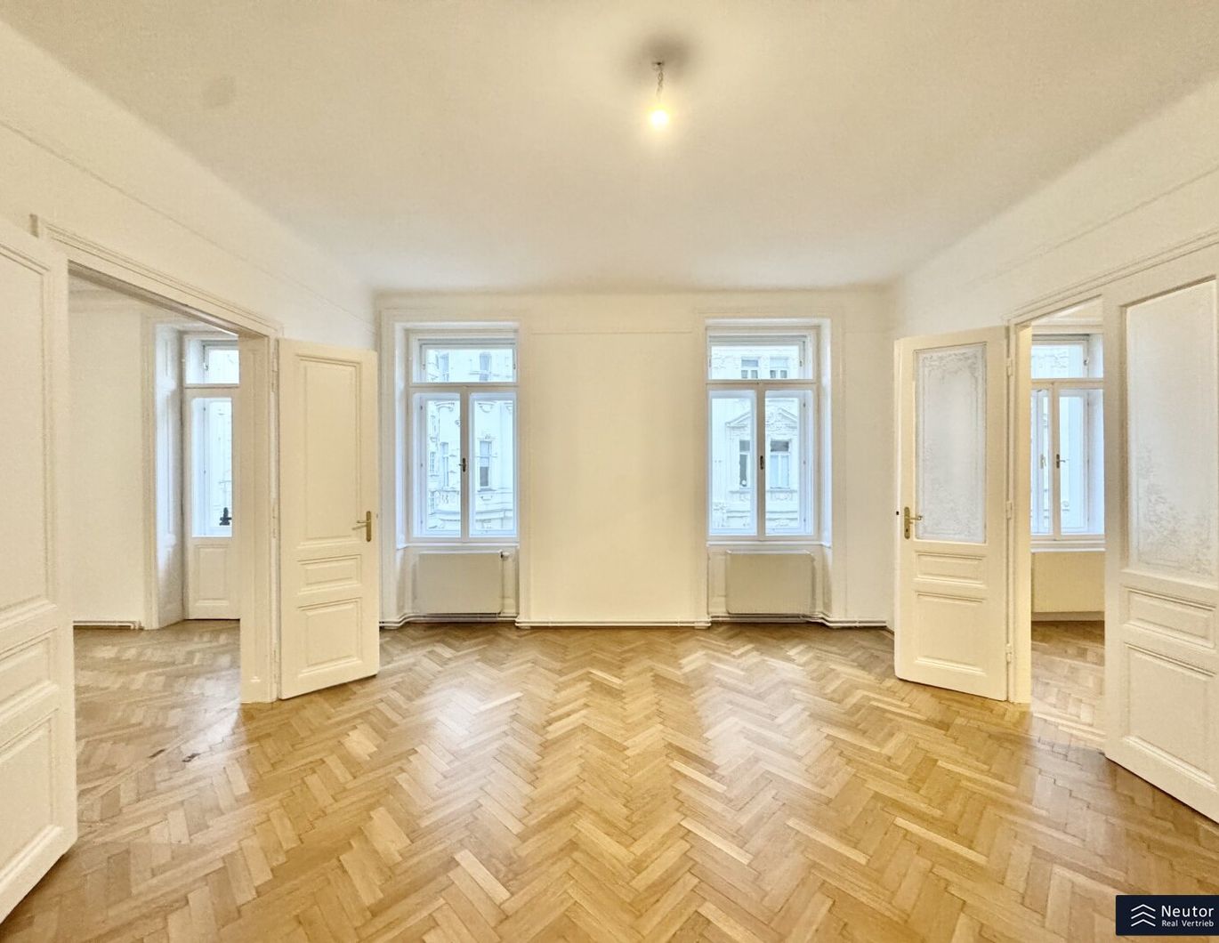 EXKLUSIVE LAGE | 4 ZIMMER ECKWOHNUNG IM STILALTBAU | NÄHE STEPHANSPLATZ