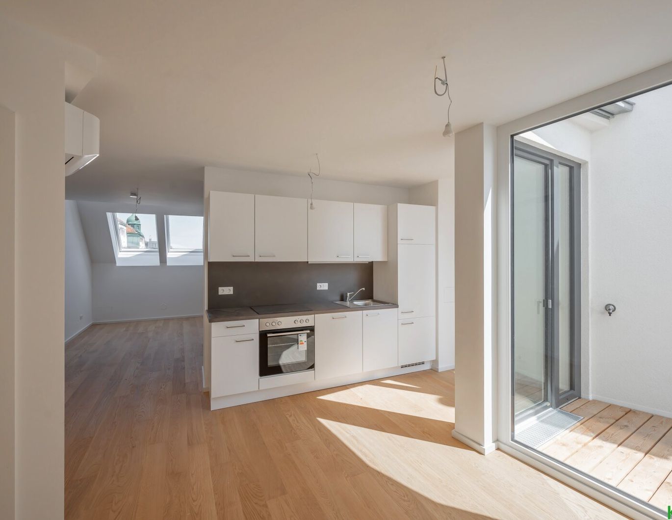 *TRAUMHAFTE DACHGESCHOSS - MAISONETTE - JETZT EINZIEHEN*