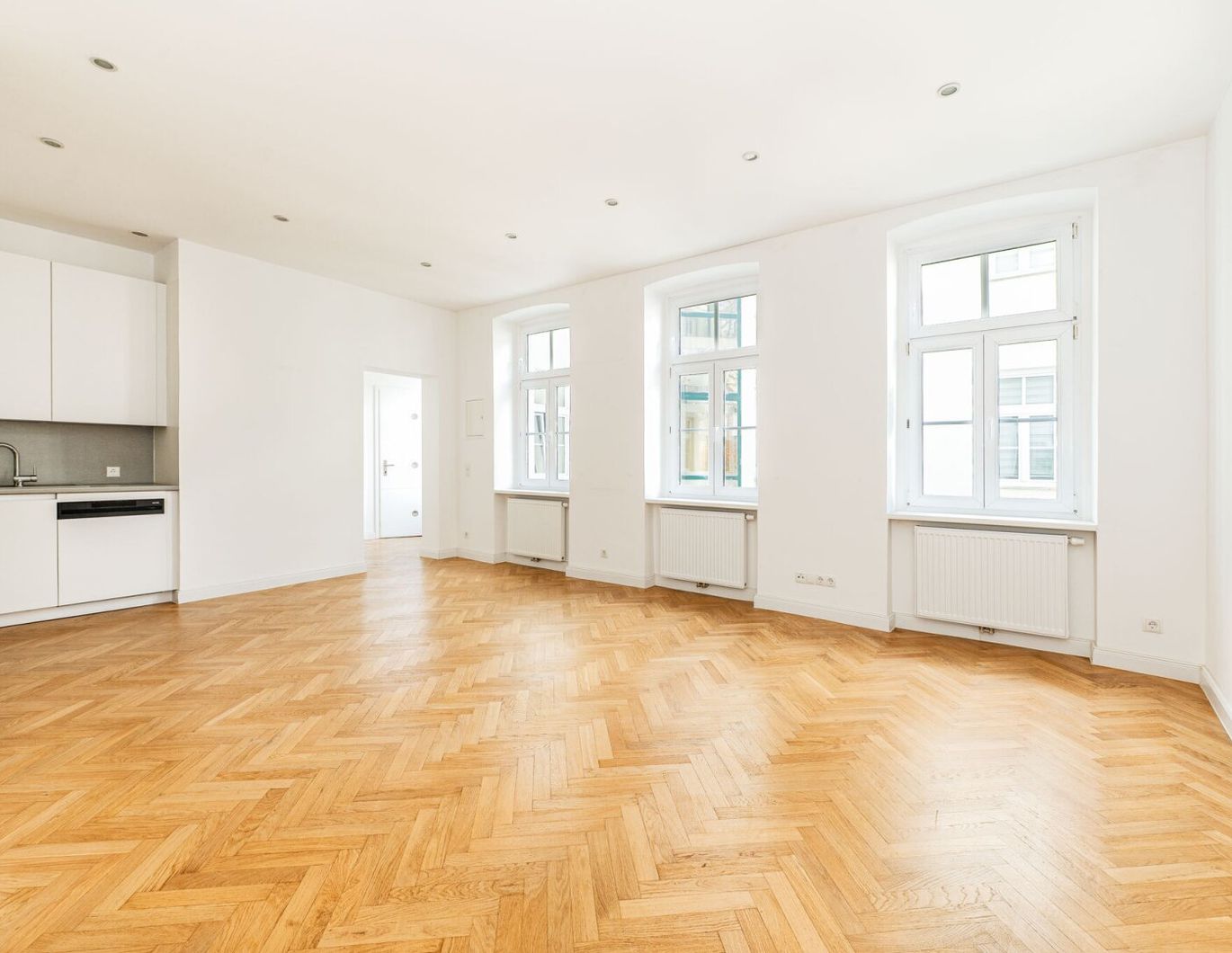 Helle 2-Zimmer Altbauwohnung - ruhige Innenhoflage