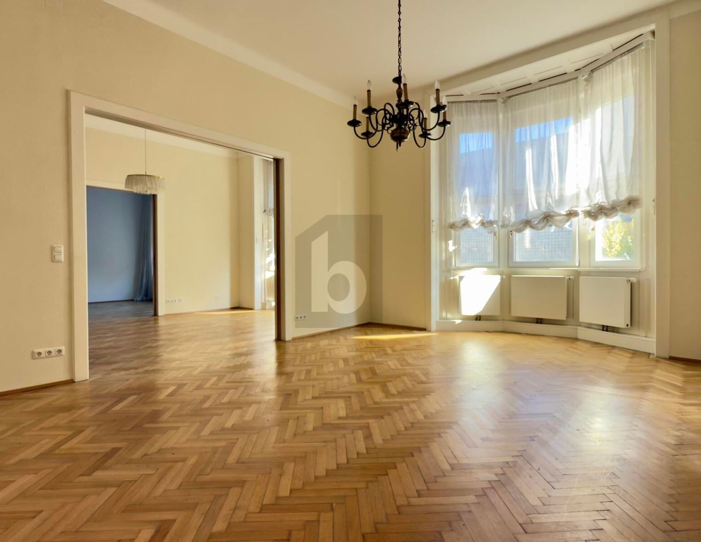 CHARMANTER GERÄUMIGER ALTBAU - TOP GEPFLEGT MIT KLIMAANLAGE