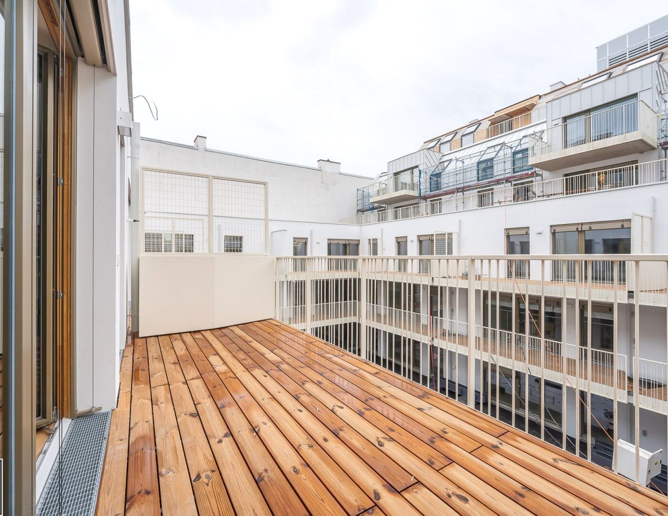 **VIDEO** Erstbezug ab sofort - gemütliche 2 Zimmer Dachgeschosswohnung mit Balkon, klimatisiert - Apollogasse 18