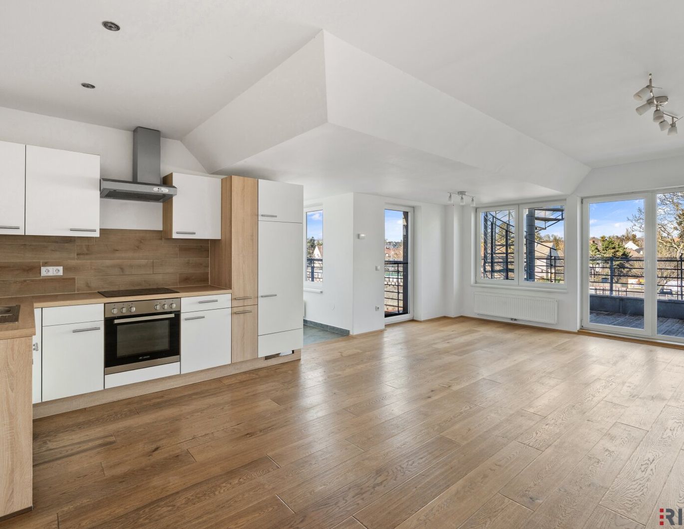 Hetzendorf - DG-Wohnung mit ca 50m² Dachterrasse - inkl. fantastischem Blick über Wien - Nähe Atzgersdorfer Straße