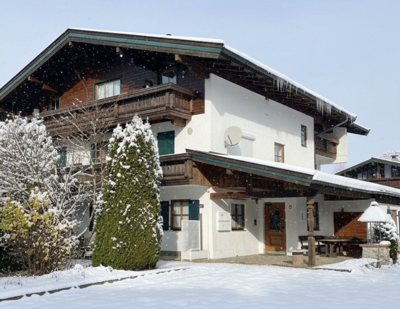 großzügige 4 Zimmer Terrassen-Wohnung in den Tiroler Bergen