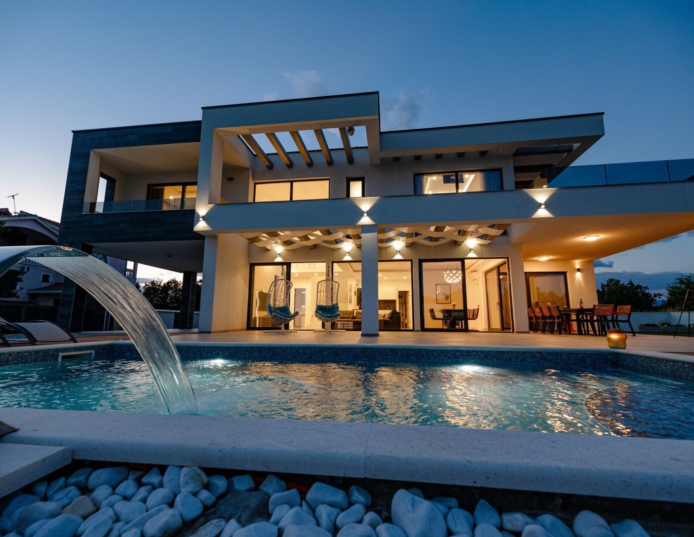 ZADAR Region - Zeitlose Villa mit Badebereich und klarer Architektur