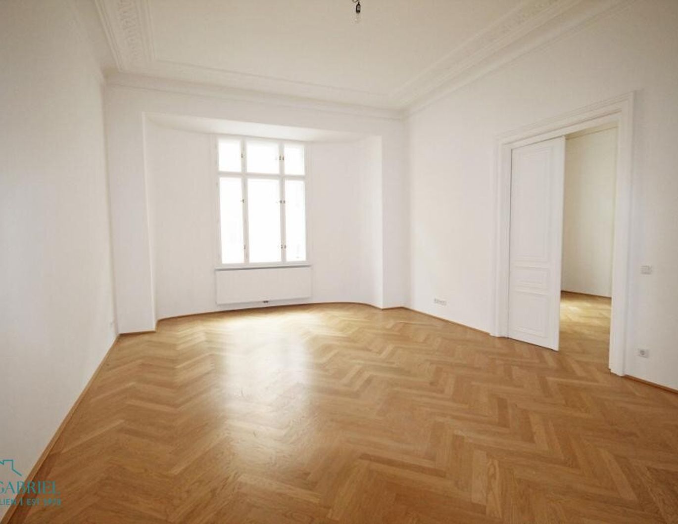 SCHÖNE ALTBAUWOHNUNG IN INNENSTADTLAGE