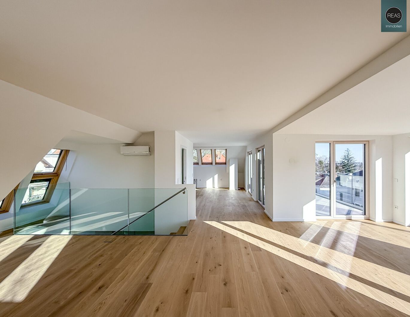 Erstbezug: Penthouse - Maisonette - Wohnung mit 3 Terrassen - Naturnahes Wohnen in Wien Hietzing - Exklusives Leben nahe dem Roten Berg!