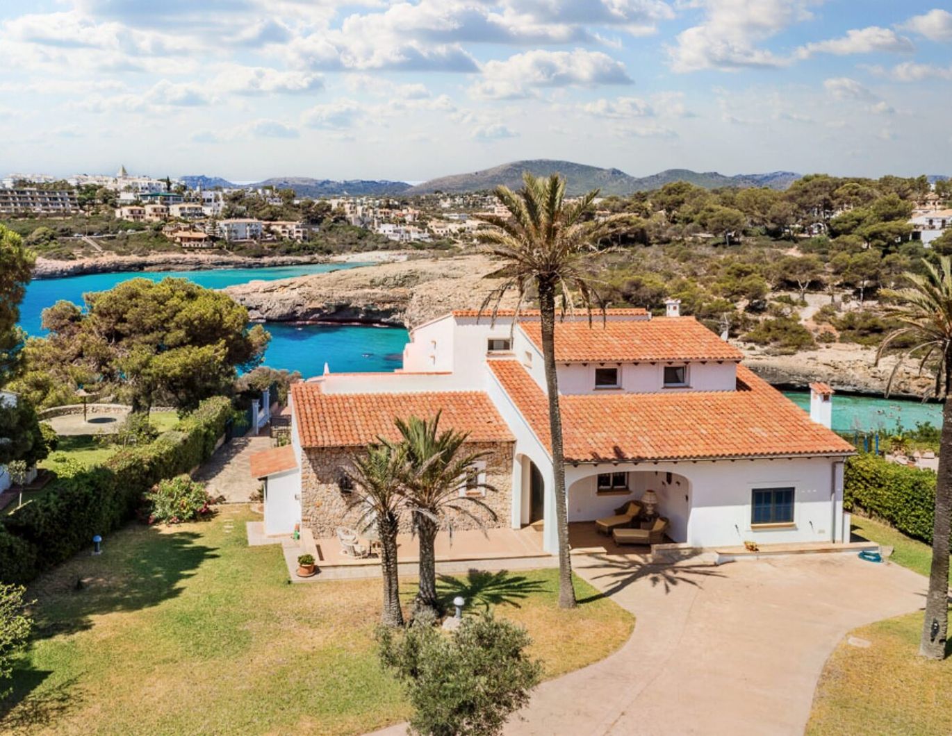 Villa in einzigartiger Lage an der Strandbucht Cala Anguila / Mallorca mit Vermietungs-Lizenz