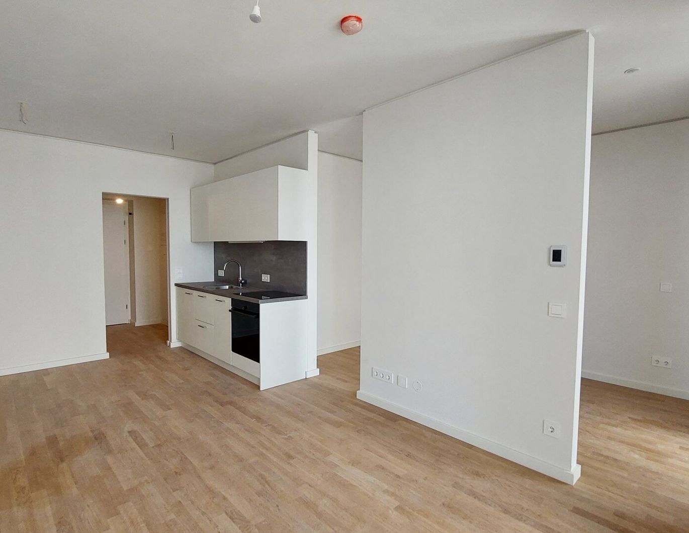 Stylische 1,5-Zi.-Wohnung mit Loggia & Rooftop Pool | TOWER HOMES im V22