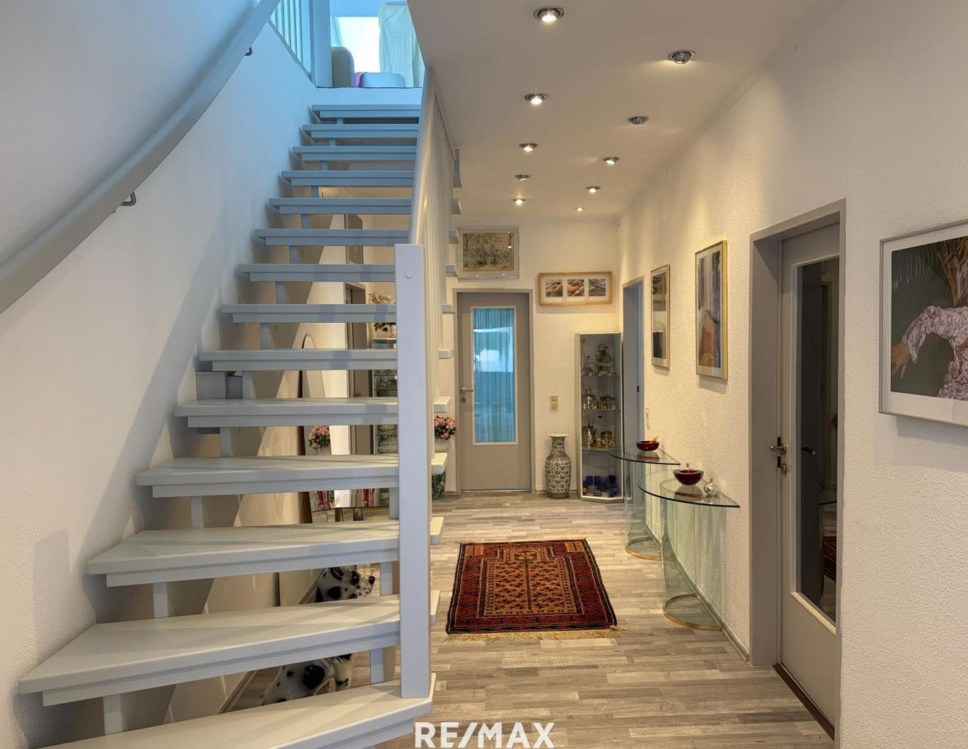 Kreative Villa mit Wintergarten und Nebengebäude