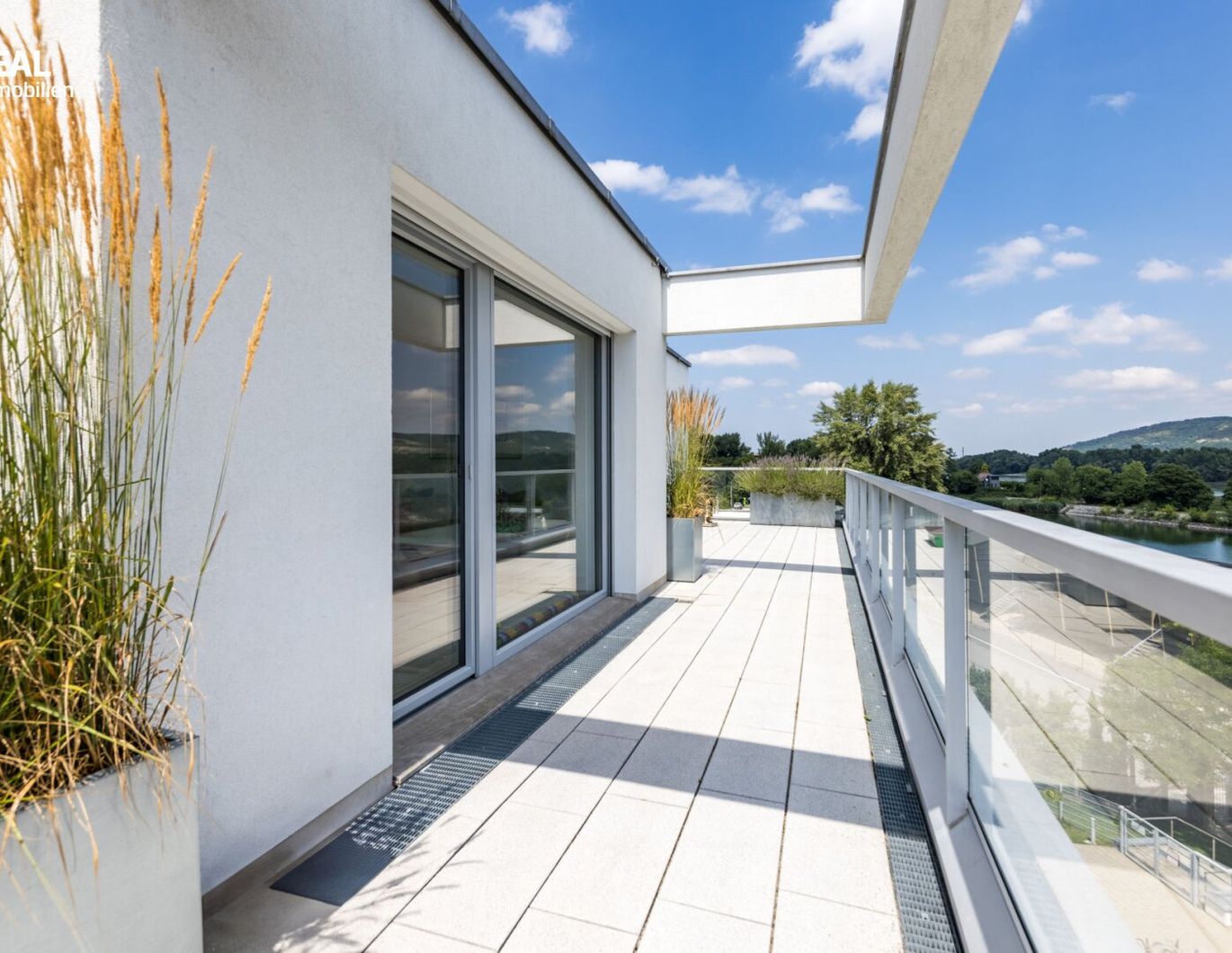 Donaujuwel - Penthouse mit Panorama und privatem Wasserzugang