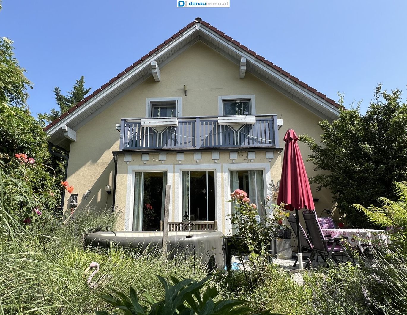 1220 Wien - Moderner Holzriegelbau mit Terrasse & Balkon auf Grundstück 1.486 m² mit 2 Wohnhäusern