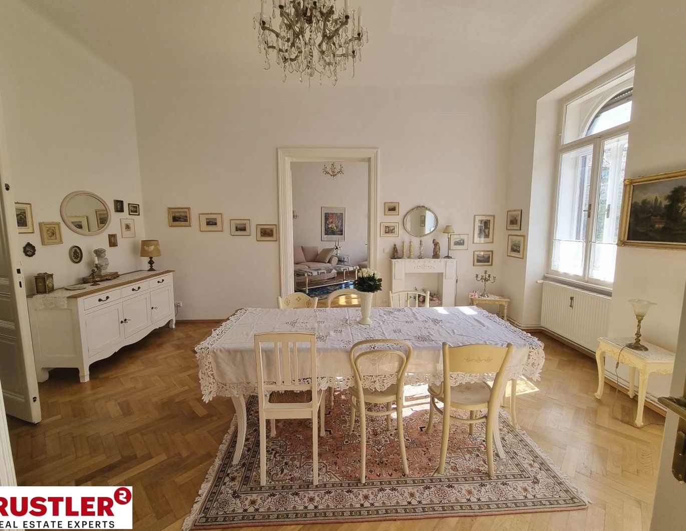 Sonnige 4-Zimmer-Altbauwohnung im Herzen der Stadt