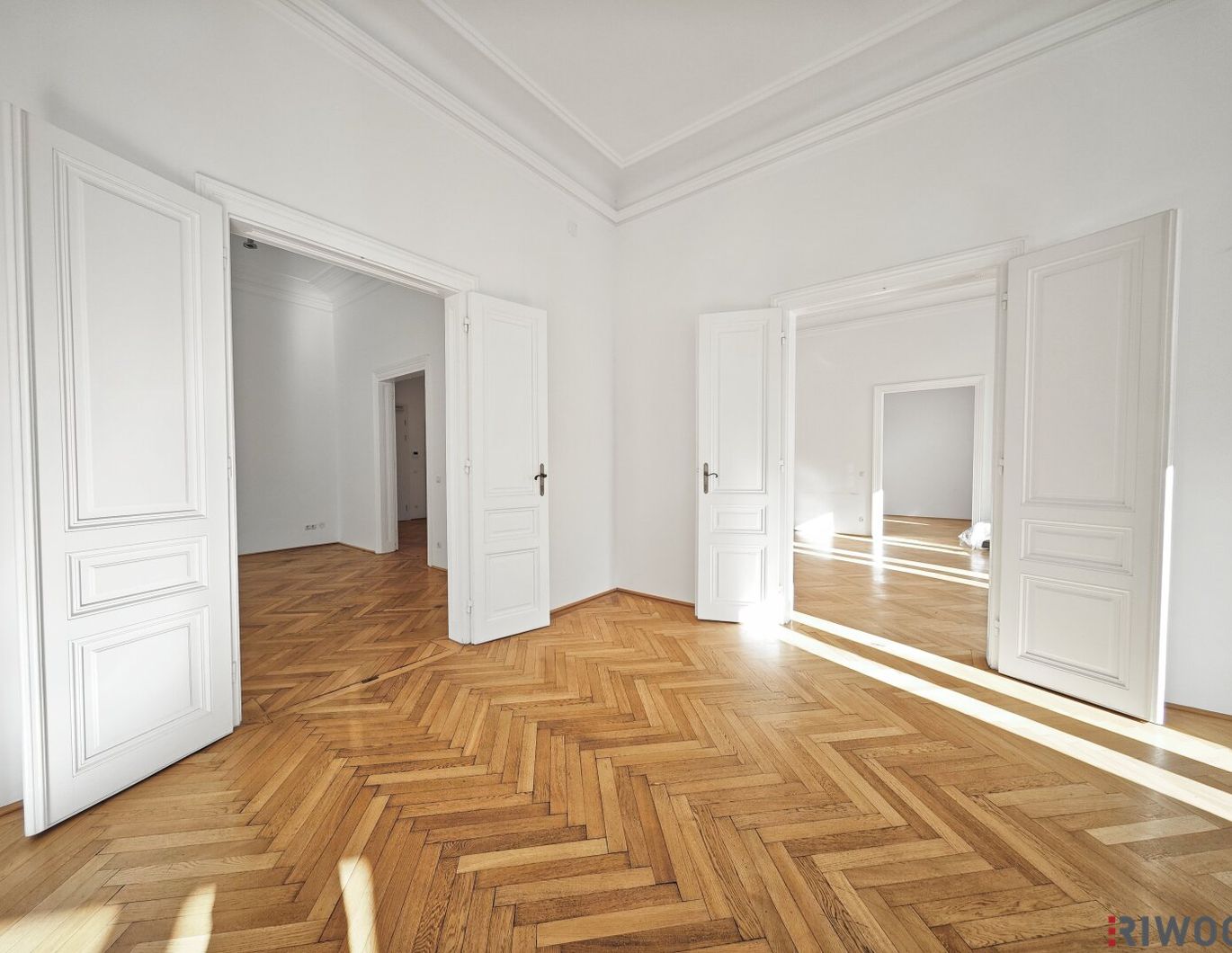 Topsanierte 4-Zimmer Stilaltbauwohnung | sehr hell | 154m² | ca. 4m Raumhöhe | Luftwärmepumpe