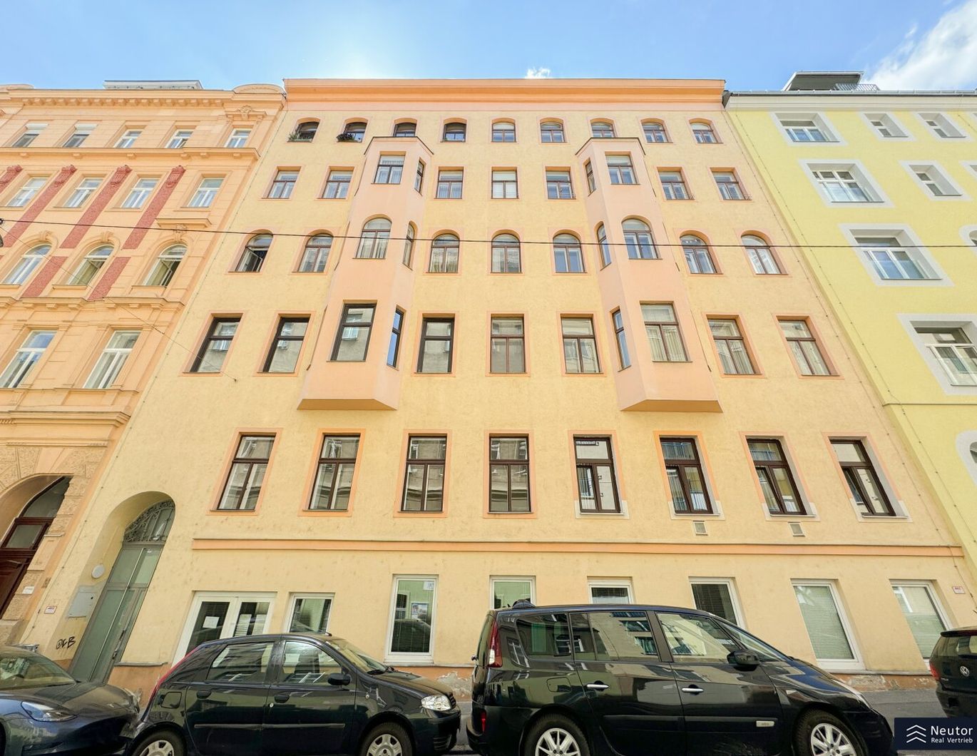 AUSGEZEICHNETE LAGE NÄHE MARIAHILFER STRASSE - DURCHDACHTE RAUMAUFTEILUNG - ALTBAUCHARME AUF 2 ZIMMERN MIT SEPARATER KÜCHE