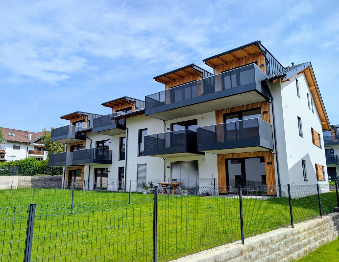 SOMMER IM EIGENEN GARTEN: Bezugsfertige 3-Zimmer-Wohnung in Hallwang!