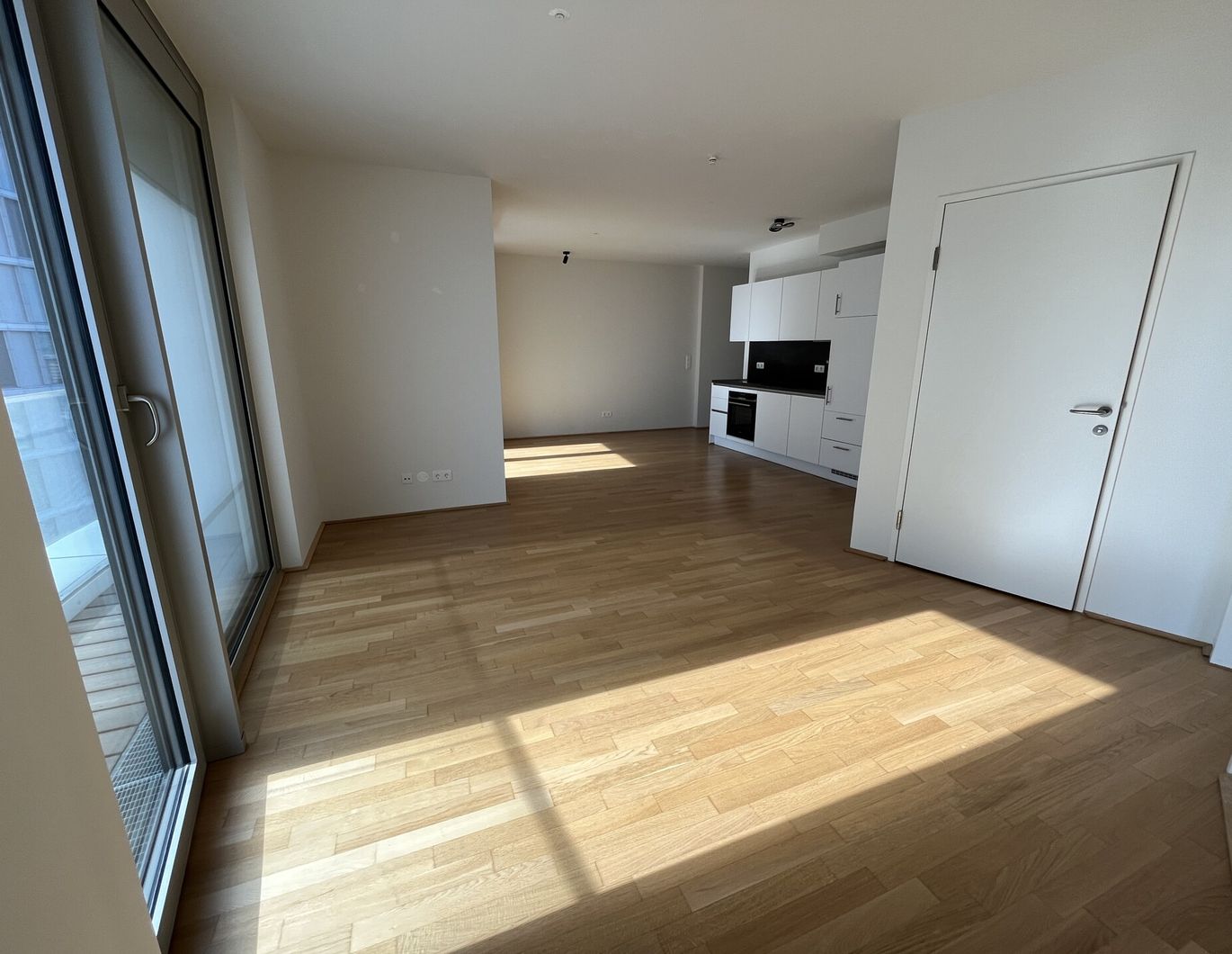 BelView Apartments: Geräumige 2-Zimmer-Wohung mit Freifläche im 12. Stock - zu mieten in 1100 Wien