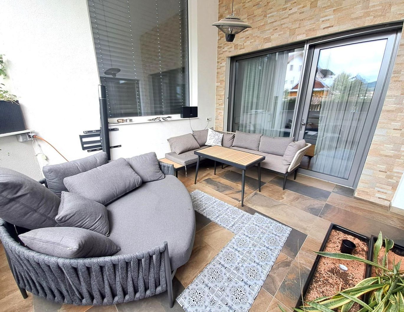 Eigentumswohnung mit Terrasse, Sauna, Whirlpool und 2 Kfz-Stellplätzen