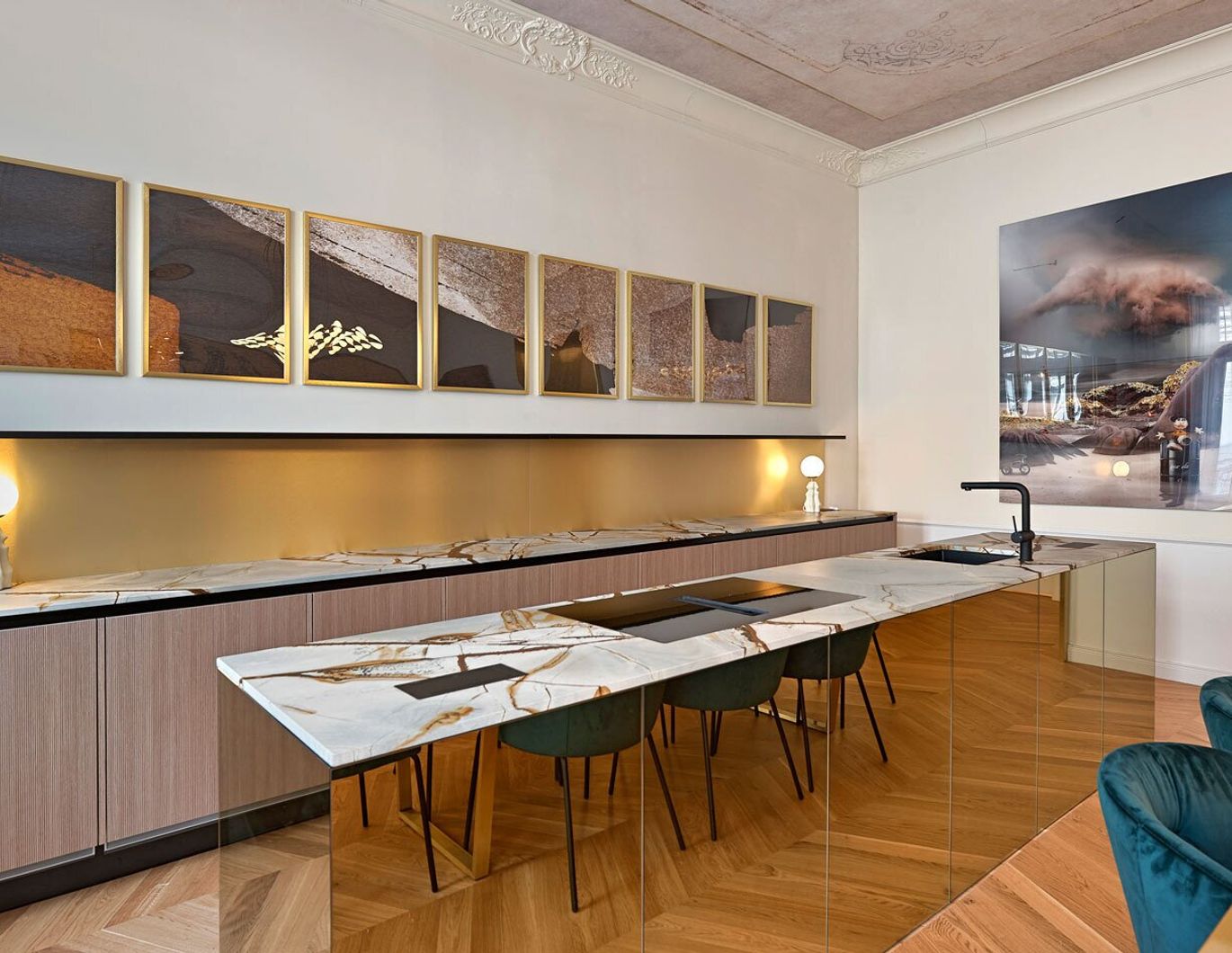 Vollmöblierte 5 Zi.Luxus Wohnung mit Balkonen Nähe Karlsplatz!