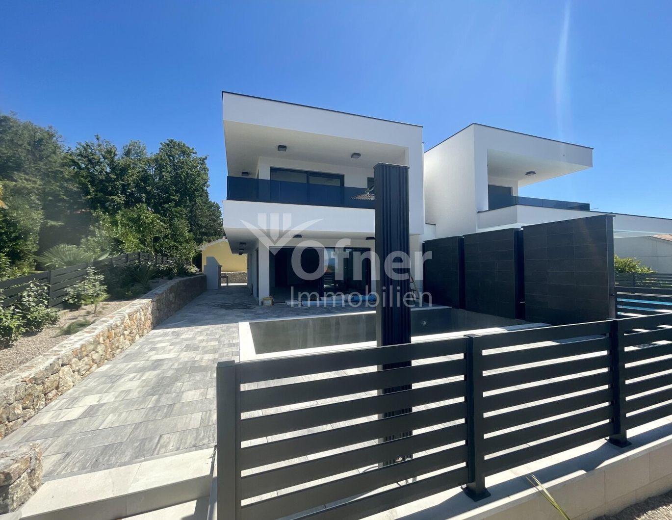 Luxus-Doppelhaushälfte in Meeresnähe mit Meerblick