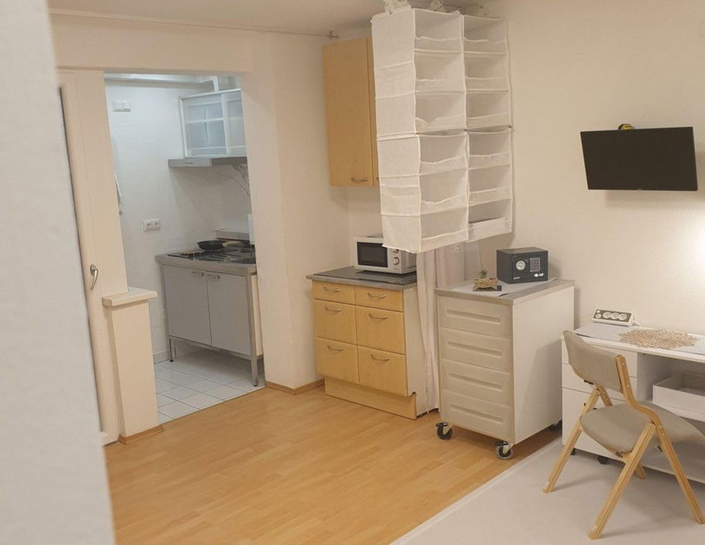 - Ruhige Wohnung sonniger Balkon (nahe Bhf) / Vollausstattung -