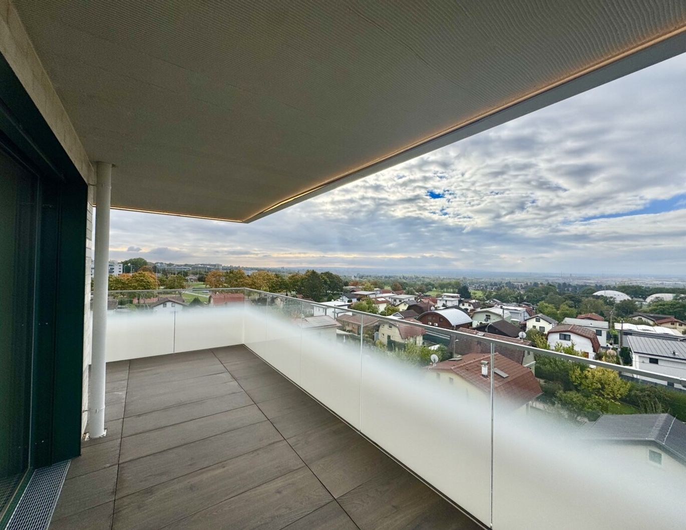 Provisionsfrei und fertig: Luxuriöse Balkonwohnung für Naturliebhaber! Ruhig und einzigartig