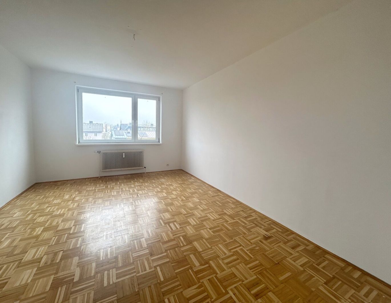 WOHNEN IM GRÜNEN - 3 ZIMMER WOHNUNG MIT BALKON UND PARKPLATZ