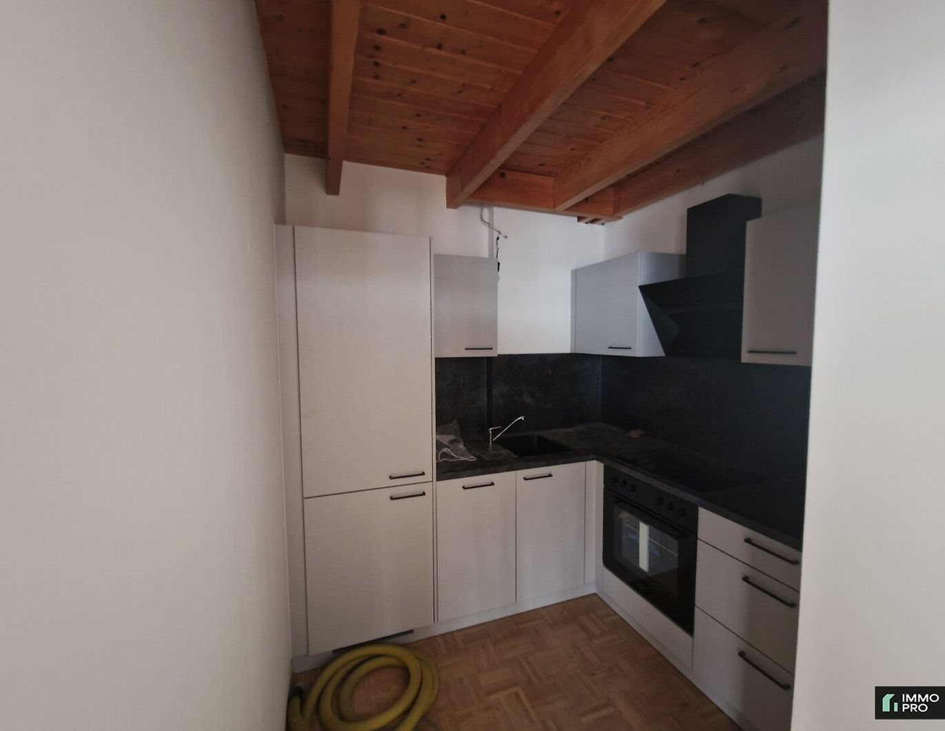 Generalsanierte, moderne 2-Zimmer-Galeriewohnung inkl. Parkplatz - in Wildon! Die Sanierungsarbeiten sind noch nicht abgeschlossen!