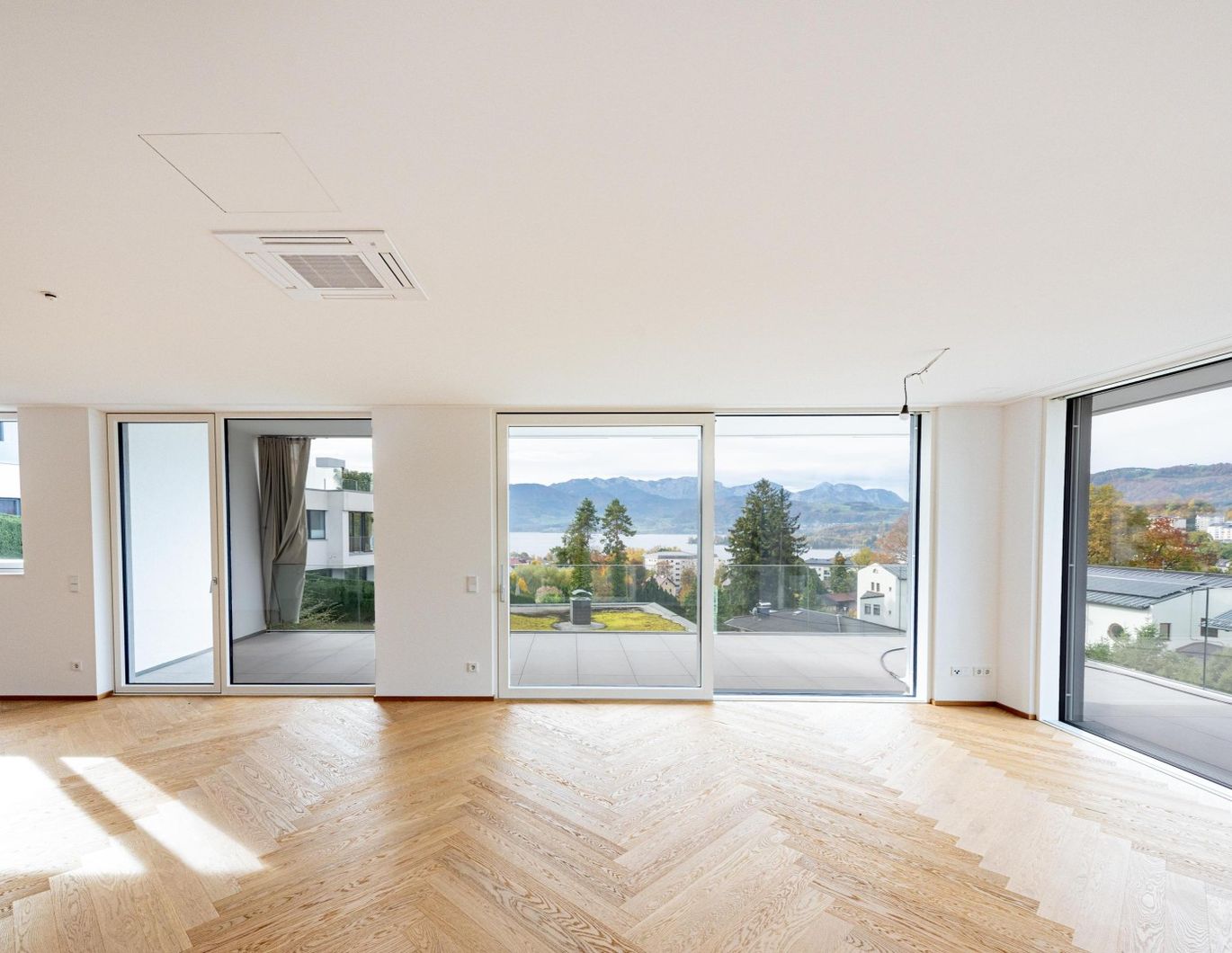 Ikonisches Penthouse mit Eigengarten, großer Terrasse und SEEBLICK