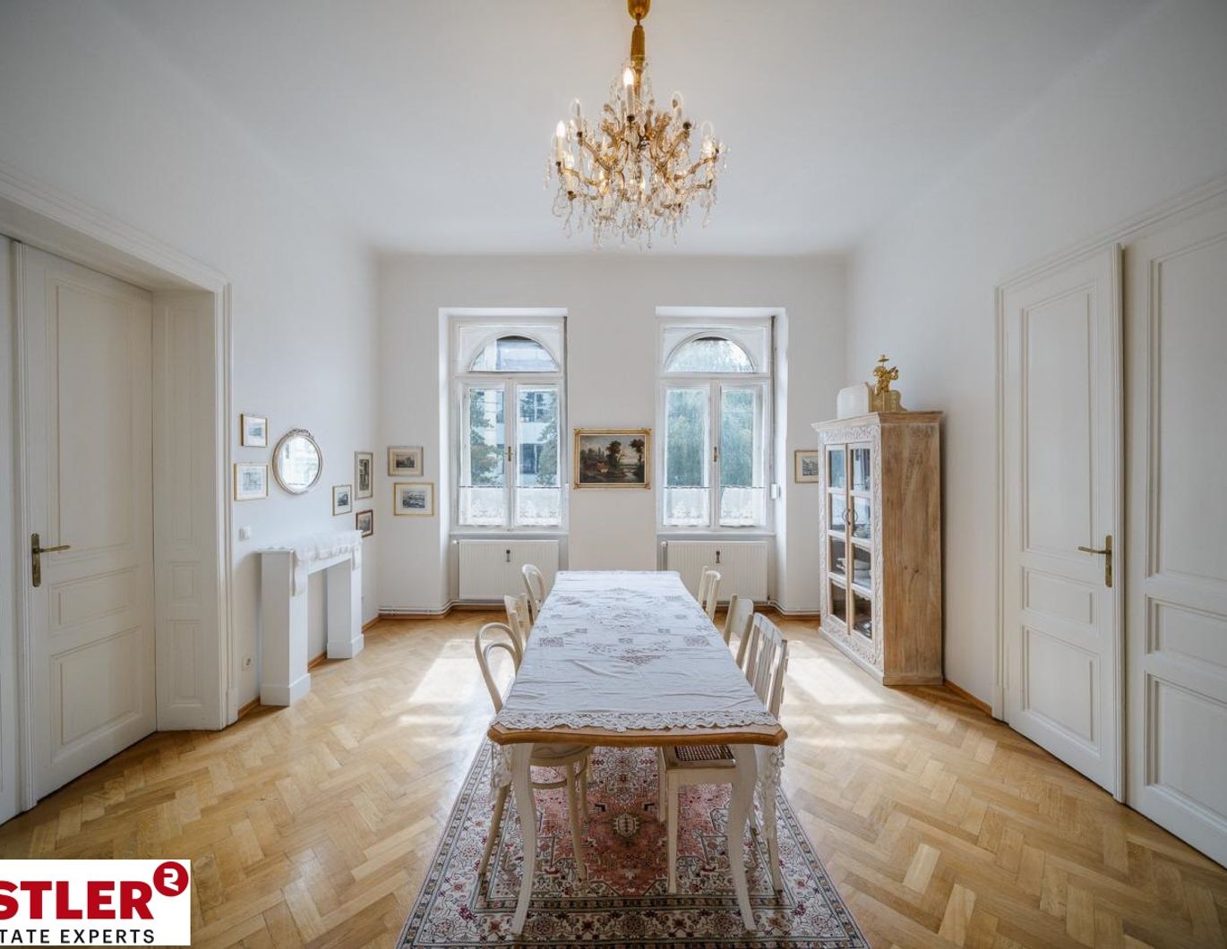 Sonnige 4-Zimmer-Altbauwohnung im Herzen der Stadt, direkt gegenüber der Karl Franzens-Universität