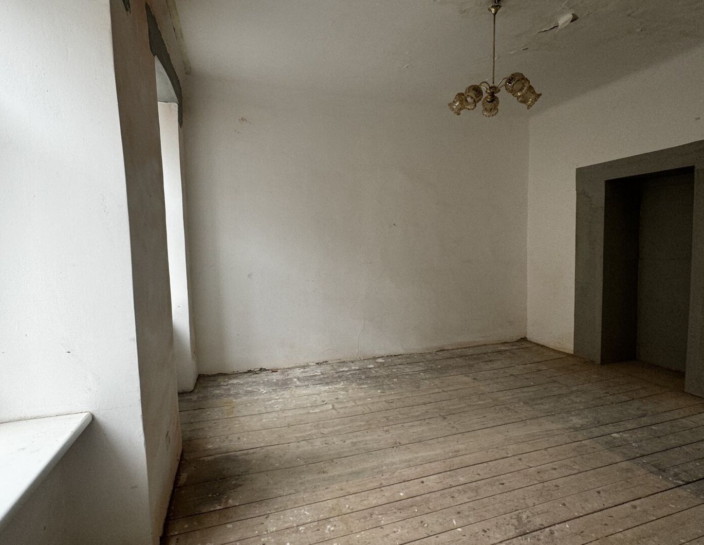 TOP ANGEBOT! SANIERUNGSBEDÜRFTIGE 1-Zi. WOHNUNG! JETZT nur um 99.000€!