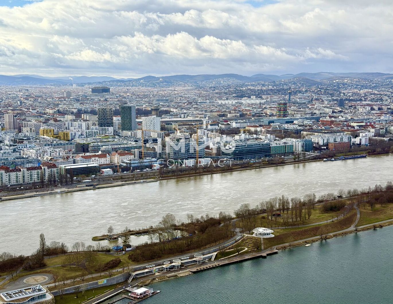 Skyline Living im DC2 Tower - 2 Zimmer, Westsonne & 15 m² Loggia mit Blick auf Kahlenberg & Leopoldsberg