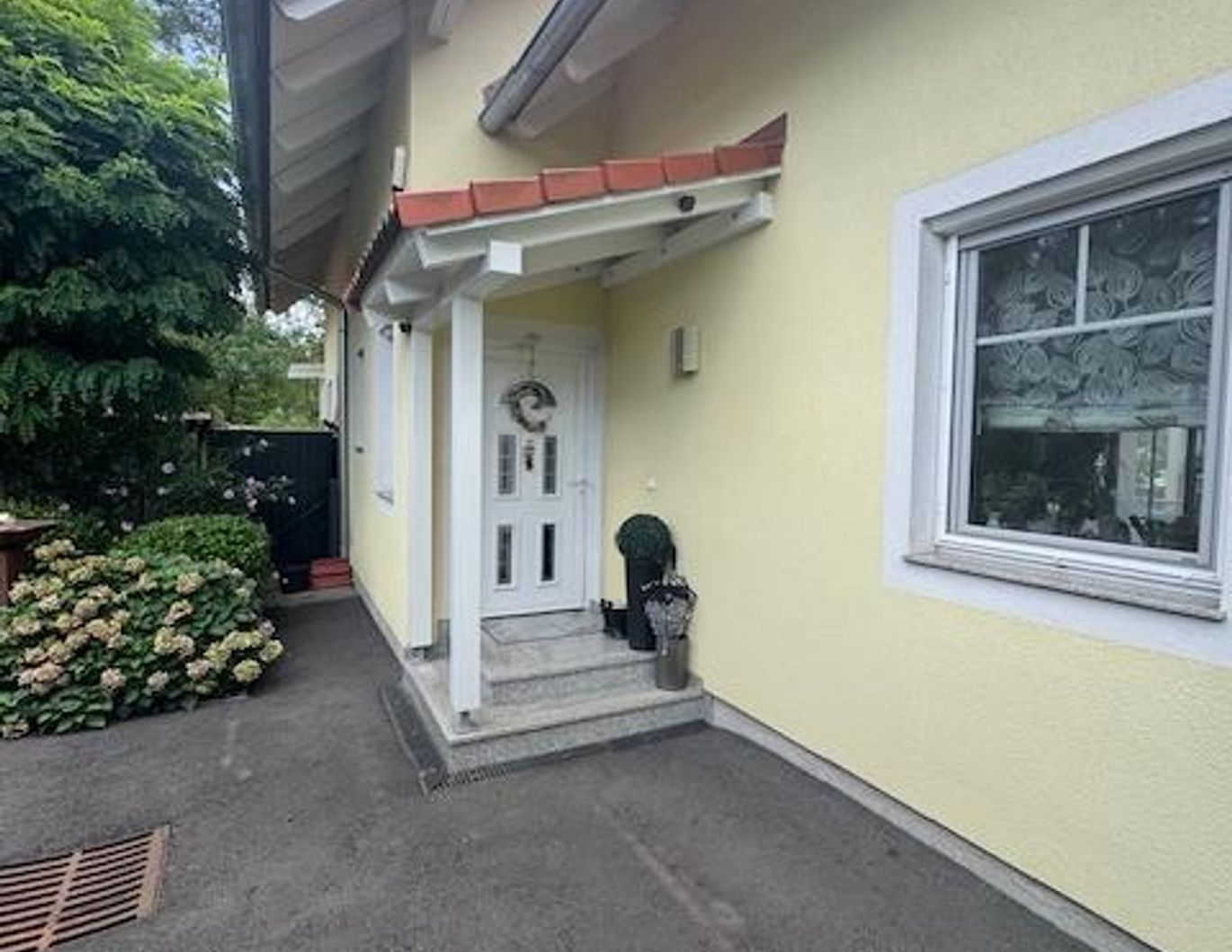 Sehr gepflegte Doppelhaushälfte in wunderschöner Lage (Provisionsfrei)