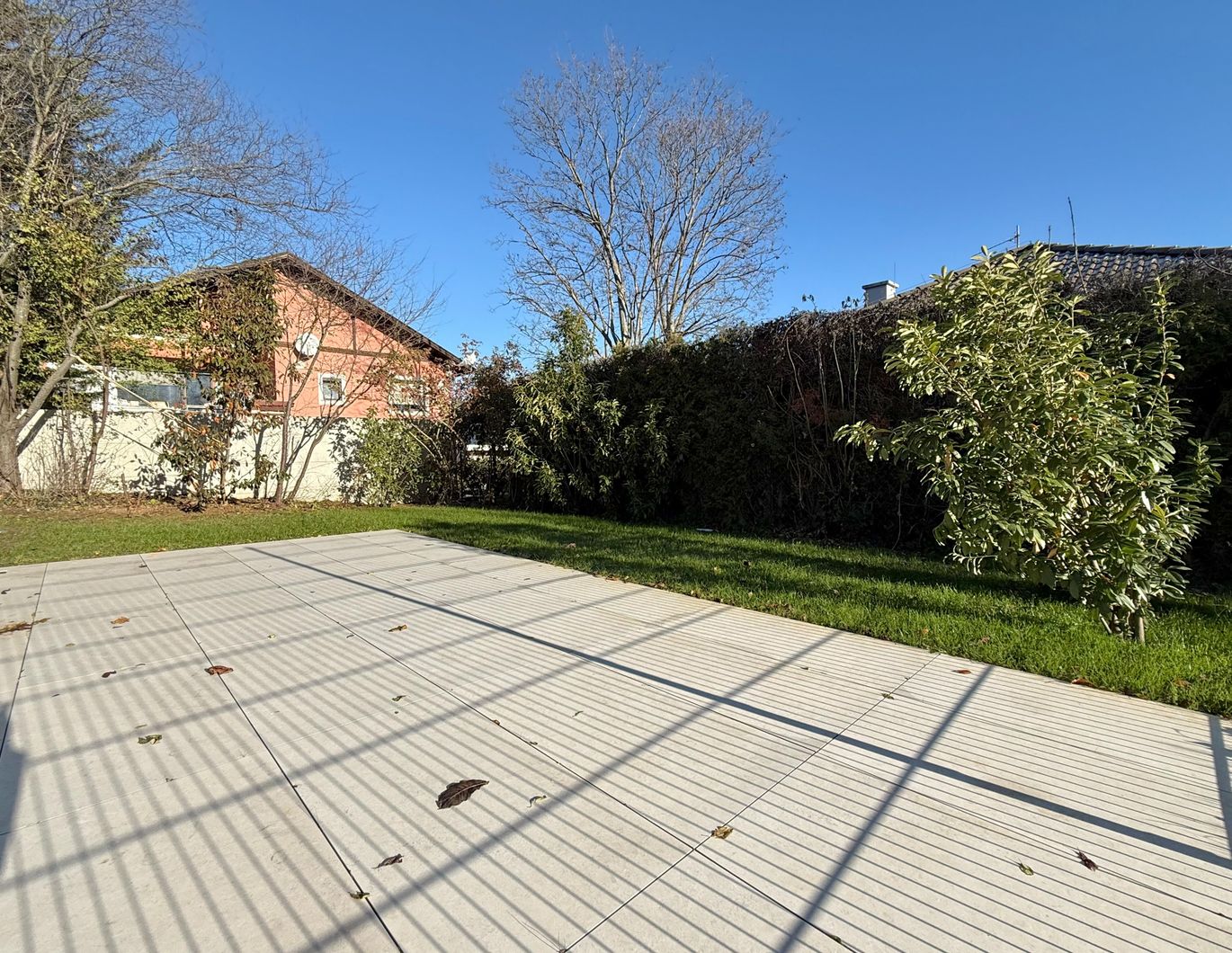 Moderne Doppelhaushälfte in Grünlage mit Dachterrasse und Wienblick