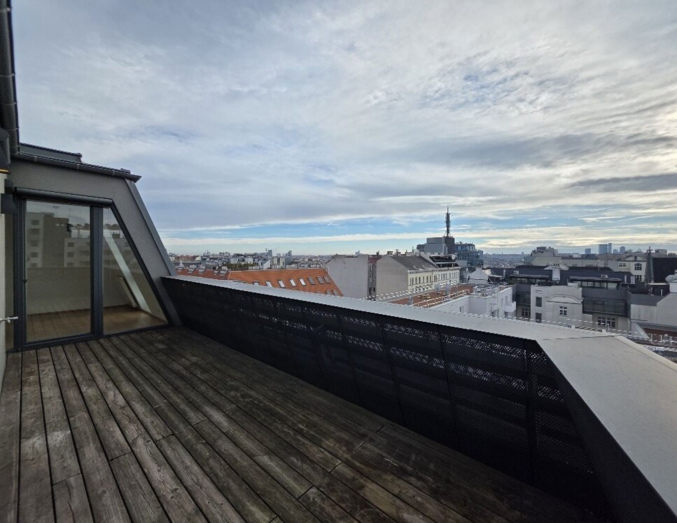 APOLLOGASSE | moderne 4-Zimmer-DG-Maisonette mit Terrasse und Blick über die Dächer Wiens | U3 
