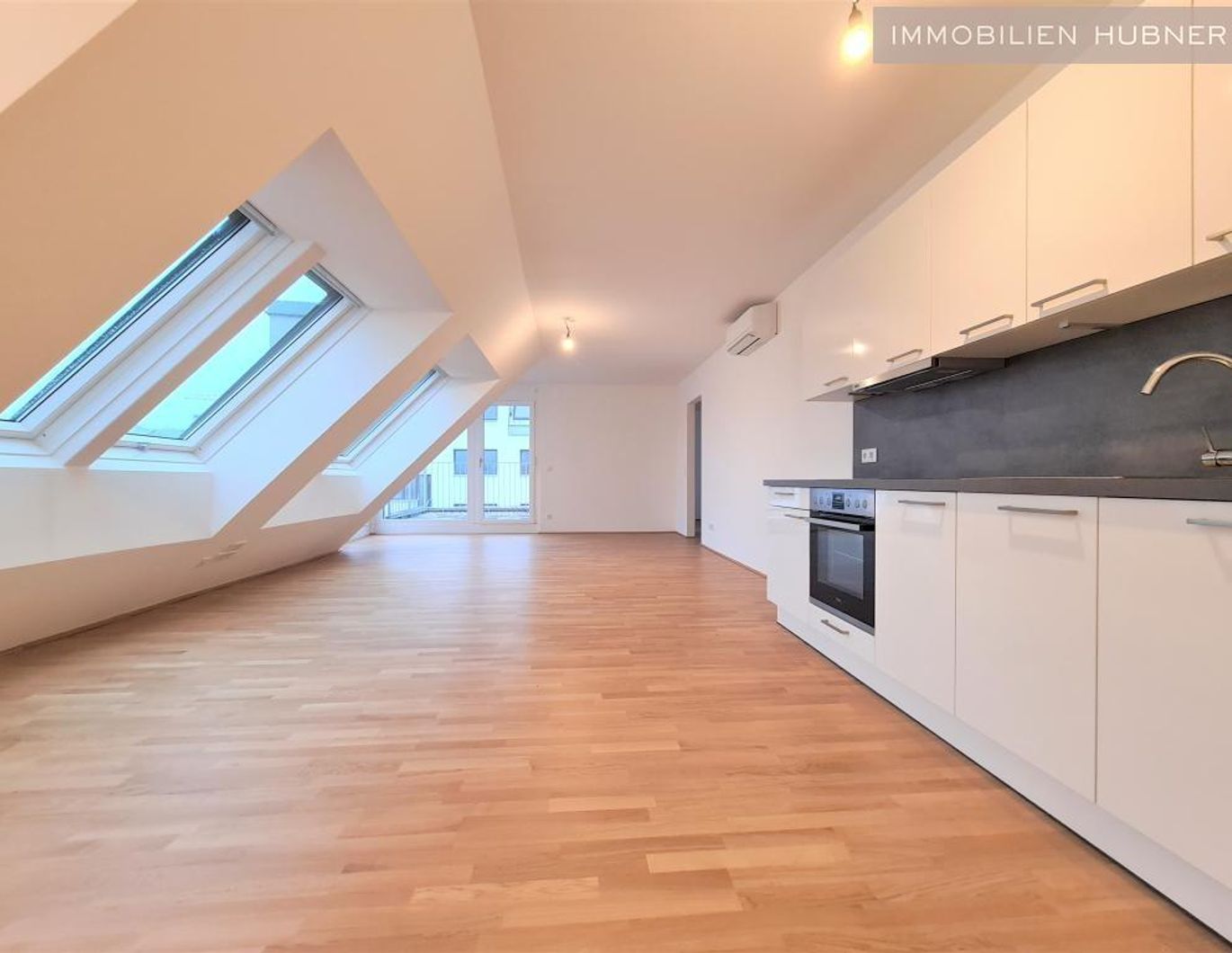Klimatisierter DG-Wohntraum mit 47,78m² TERRASSENFLÄCHE (5 Terrassen)!