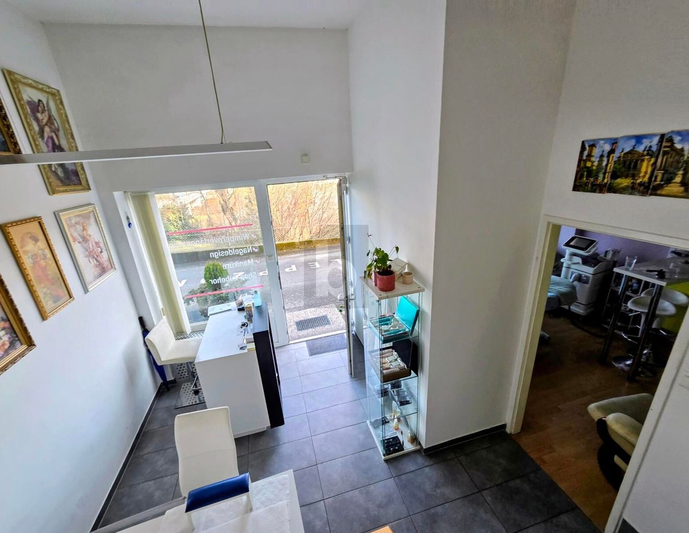 MIT GEWERBEIMMOBILIE, SEPARATEN EINGÄNGEN UND PARIFIZIERUNGSMÖGLICHKEIT