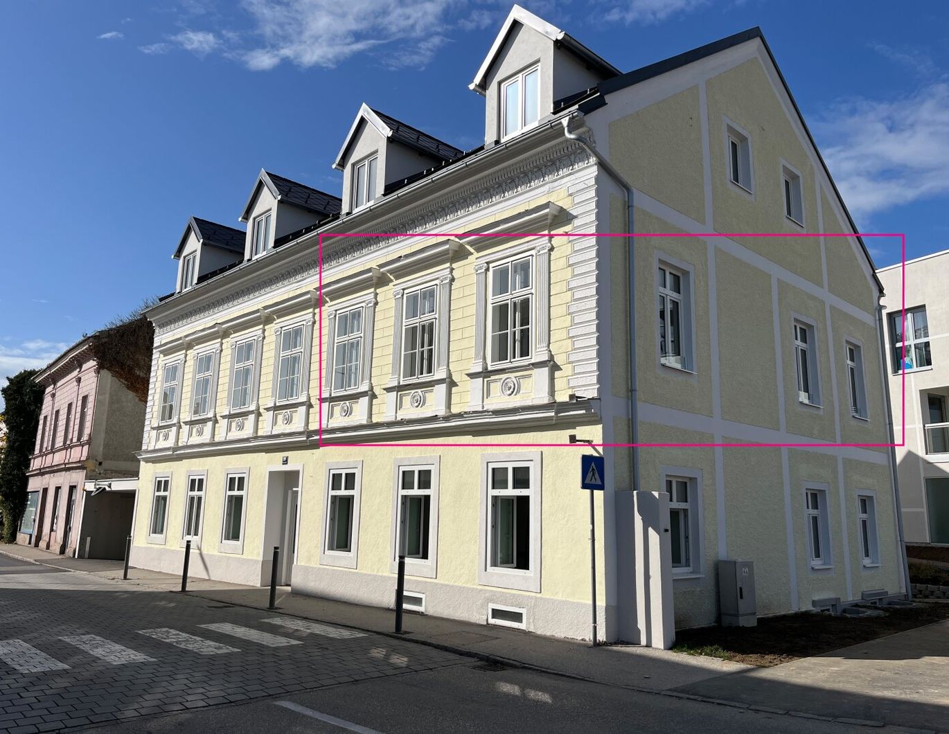 Provisionsfrei! Exklusive 3-Zimmer Wohnung mit Balkon, Tiefgaragenplatz und Villen Flair zu vermieten in Vorstadt Vöcklabruck