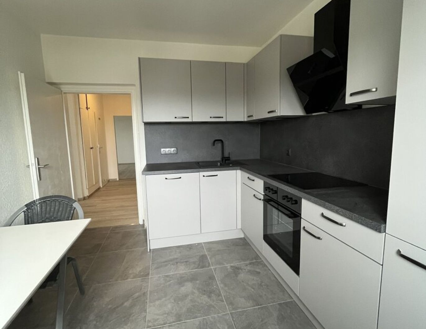 Helle 3 -Zimmer-Wohnung mit verglaster Loggia in Linz