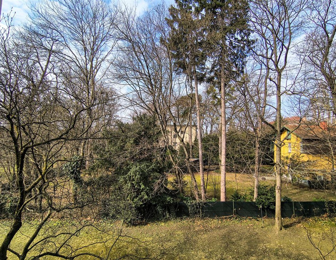 1190 Wien: Schöne, sehr ruhig gelegene 3 Zimmerwohnung mit Grünblick - ­ sonnige Loggia ­- großer, parkähnlicher Gemeinschaftsgarten