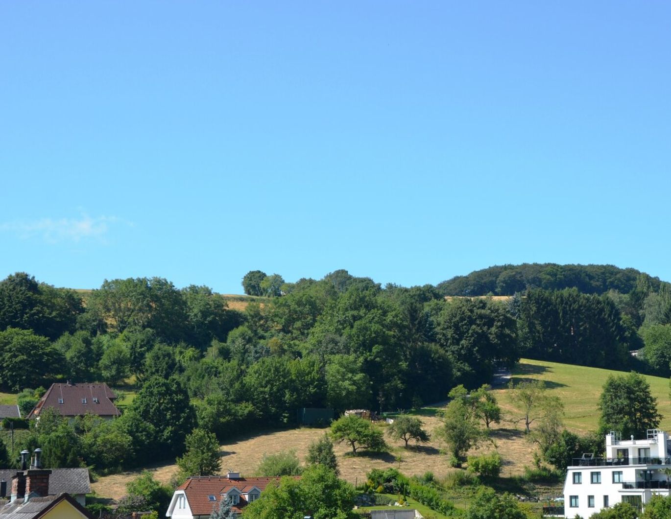 HELLE 3-ZIMMERWOHNUNG NAHE ISTA. CHARMANTE FAMILIENWOHNUNG MIT TERRASSE UND AUTOSTELLPLATZ IN MARIA GUGGING.