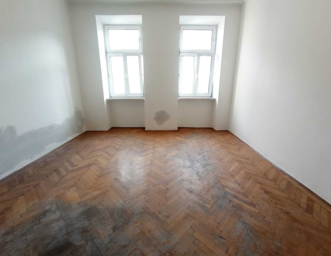 kleine Hauptmietwohnung (KAT D) mit Gangtoilette in einem Stilaltbauhaus - Nähe Matzleinsdorferplatz gelegen!