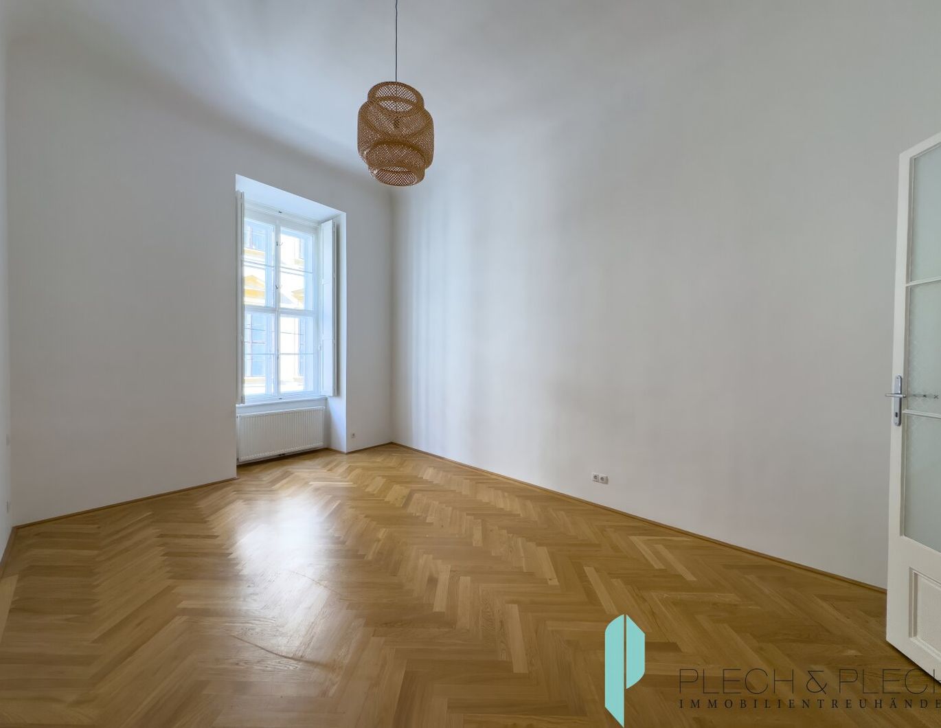 Provisionsfrei für den Mieter - 1,5 Zimmer - Altbauwohnung im Zentrum!