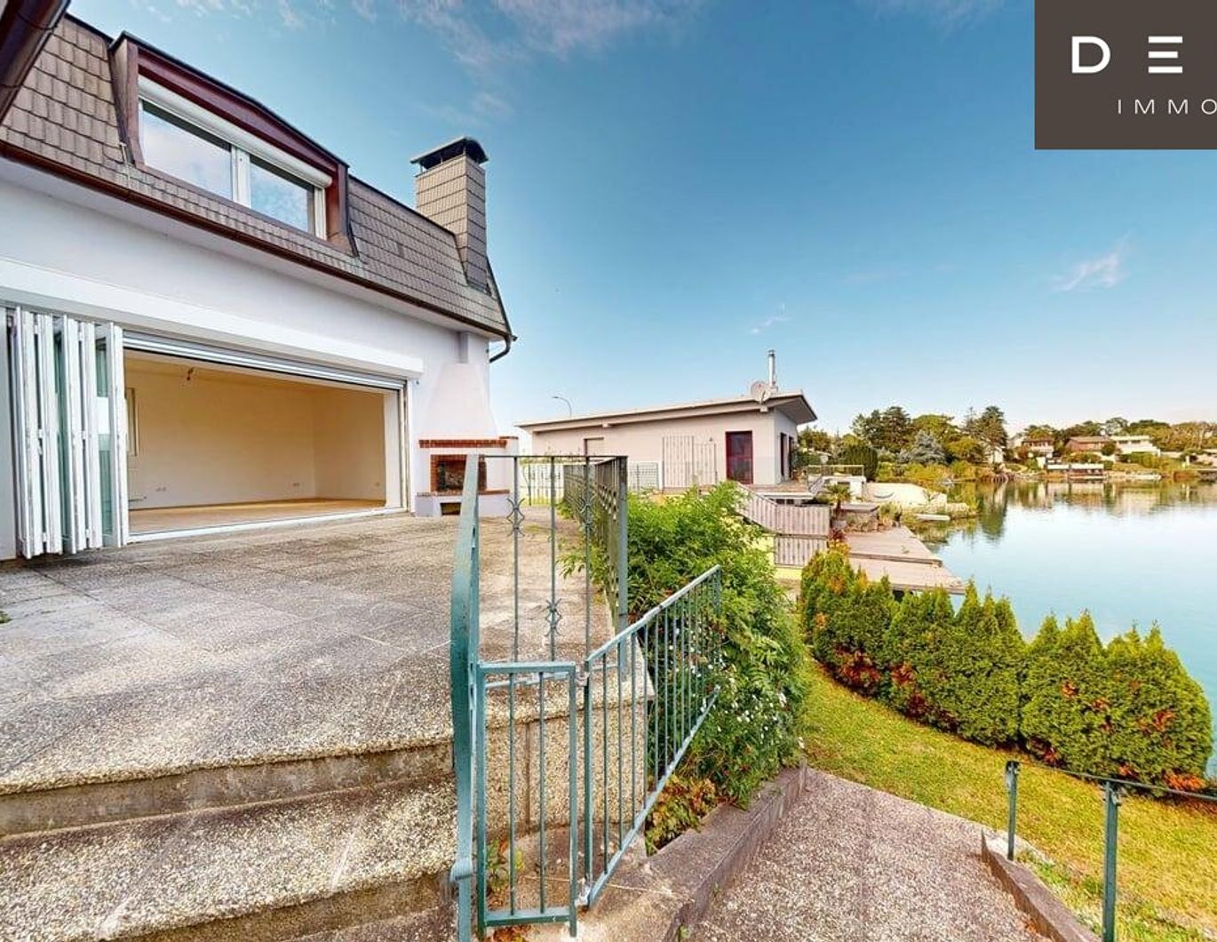 EXKLUSIVES SEEHAUS MIT EIGENEM STEG