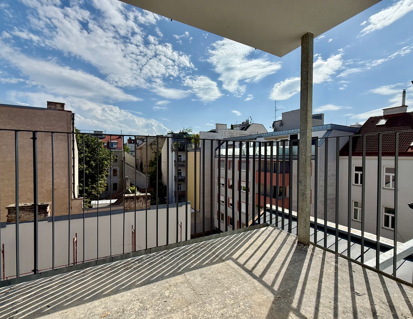 Ca. 12² Außenfläche südlich ausgerichte & Innenhoflaget I Erstbezug nach Kernsanierung I U-Bahn Nähe I Luftwärmepumpe inkl. Kühlung I