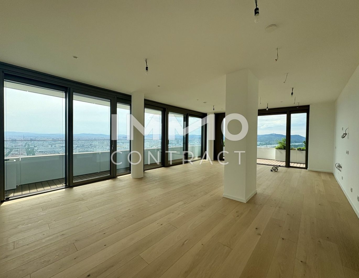 Ausblick wohin das Auge reicht: Geräumiges Apartment mit Annehmlichkeiten (Gym, Pool, Spa, Lounges,)