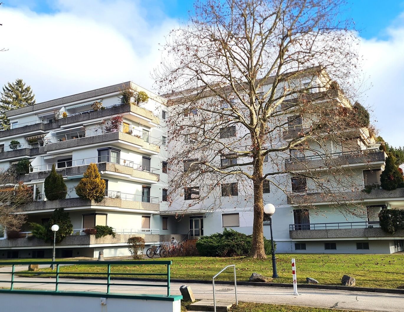 GROßZÜGIGE TERRASSEN-FAMILIENWOHNUNG MIT TIEFGARAGE